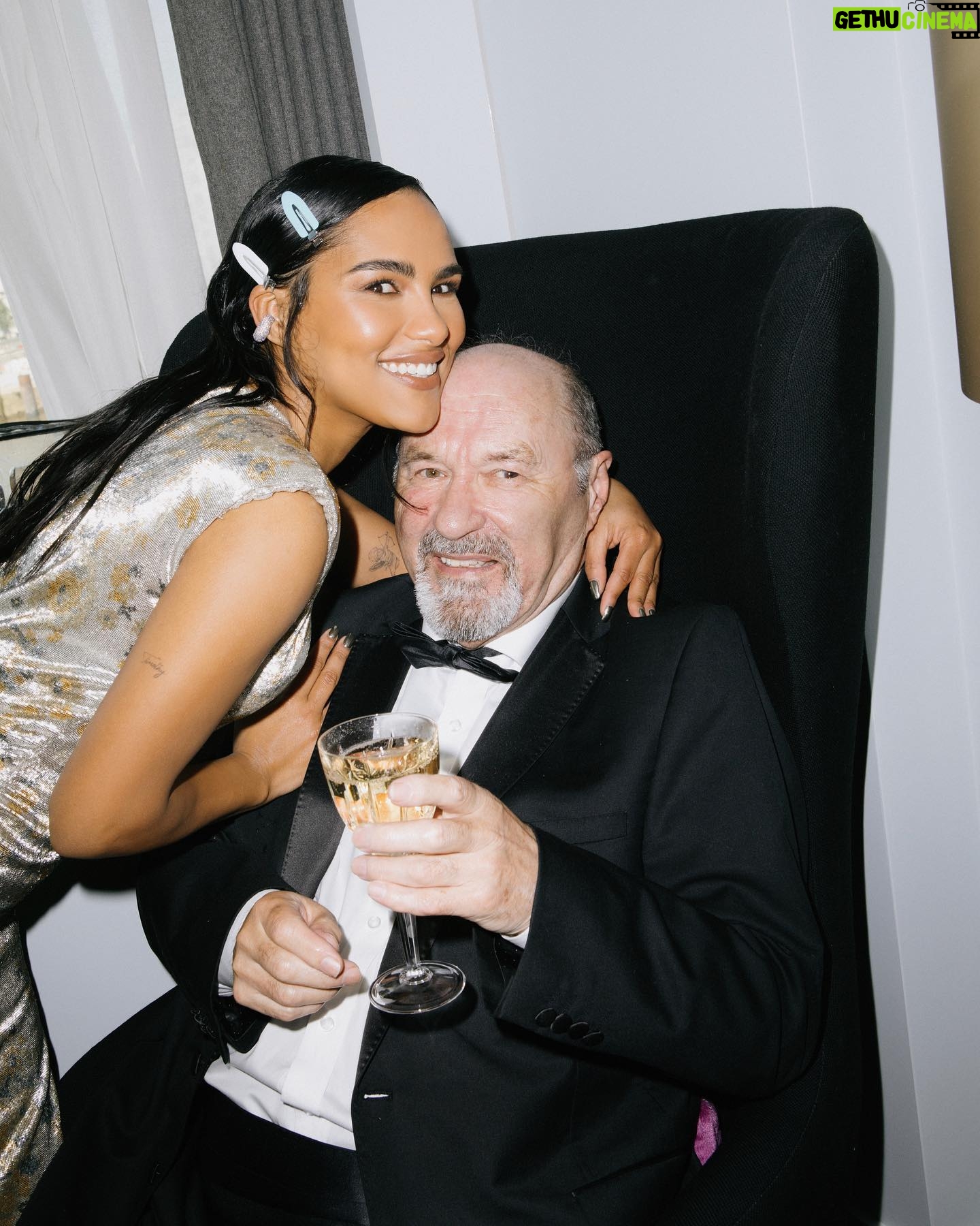 Saffron Hocking - 20.5K Likes - My parents and I for @britishvogue laughing because I lost 🤍 what a dream to have you as my dates for @bafta
THANK YOU @fendi by @mrkimjones for this couture phenomenon 💫 you are so special. I love you.
Styling by @aimeecroysdill assisted by @pruefisher
Hair by @joepickeringtaylor
Makeup by @valeriaferreiramakeup
Also thank you @lancomeofficial & @drbarbarasturm ❤️
Written by @alice_cary
📸 @elljmorgan