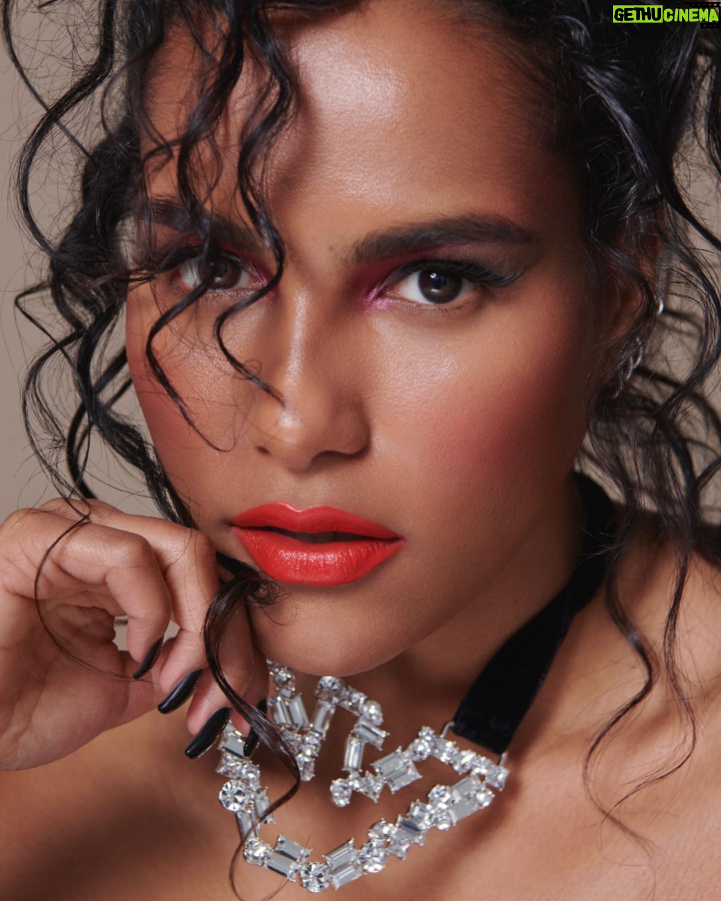 Saffron Hocking - 3 Likes - HUNGER X ARMANI BEAUTY
Makeup using @armanibeauty
Cover by @matsitek
Fashion and Beauty Director @Marcoantoniolondon using GIORGIO ARMANI Beauty
Hair Stylist @nicola_harrowell
Manicurist @Jadefordlondon using ARMANI BEAUTY
Digital Artwork @stefkapavlova