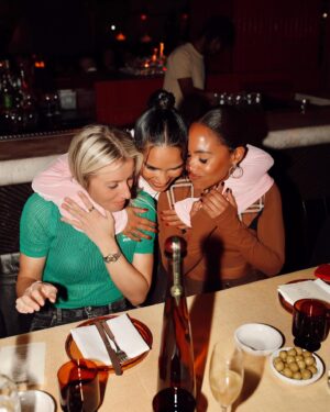 Saffron Hocking Instagram - Bday Don part 1 🎈❤️ @donjuliotequila 
My heart could burst with love 😩 thank you to my beautiful friends and family for celebrating with me. I’ve never had a birthday party before because I’m an introverted extrovert and January is depressing as hell but when @donjuliotequila say they’ll throw you a bash, you can’t say no ❤️ thank you so much to @marti.maz @jared_fleming for being the party planners of dreams! Also @decimo.london @thestandardlondon you’re spectacular ❤️

HMUA by @joepickeringtaylor 
Haircut&Colour by @salon64london 
Styled by @aimeecroysdill
Jewellery @shaunleanejewellery @emmabeckettpr