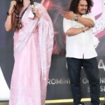 Sai Gayatri Instagram - Happy to announce dat @sai_secrets has received MOST PROMINENT ORGANIC HAIR OIL of the YEAR 2024🧿🌱🔥 . Thank U God and the universe 😇🙏🏻and Thank u my Makkale fr the constant love n trust upon @sai_secrets 🥰 Aswel ma special thanks to @studiooneincentertainments for honouring @sai_secrets with dis Award in studio one WOMENS ICONIC AWARD 2024🧿🔥 . it was such a honour and great pleasure to receive dis award frm @vijaytvpugazh and Director Kathir sir 🥰 . Part Glow Makeover & perfect hair do @honeylang_makeup_artist Stunning saree @srisai_collestions9 Perfect fitting blouse @tanu_designer_studio Stunning Jewellery @fineshinejewels Shots perfectly captured by @evidencemaker Event presented & organised by @studiooneincentertainments . #hairoil #award #saisecrets