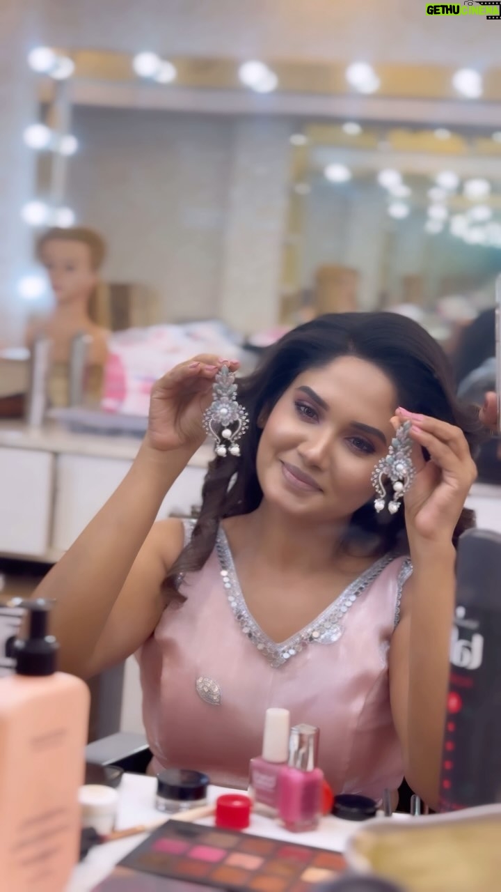 Sai Gayatri Instagram - #getreadywithme #awardshow #saisecrets #sareelove 🧿✨🌸
