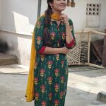 Sai Gayatri Instagram - 💚❤️ Outfit @srisai_collestions9 . #beinganu # NNK