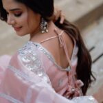 Sai Gayatri Instagram - Hosanna 🌸 . Shots @evidencemaker MUA @honeylang_makeup_artist SAREE @srisai_collestions9 BLOUSE @tanu_designer_studio JEWELLERY @fineshinejewels . #reels #insta #instagram #reelsindia #vinaithandivaruvaya #hosanna