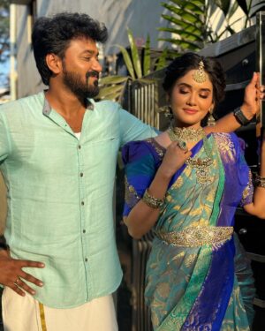 Sai Gayatri Instagram - சூரியன் எதிரினிலே 🌞சந்திரன் அருகினிலே🌙🧿
.
#Anuakash #engagement #nnk
