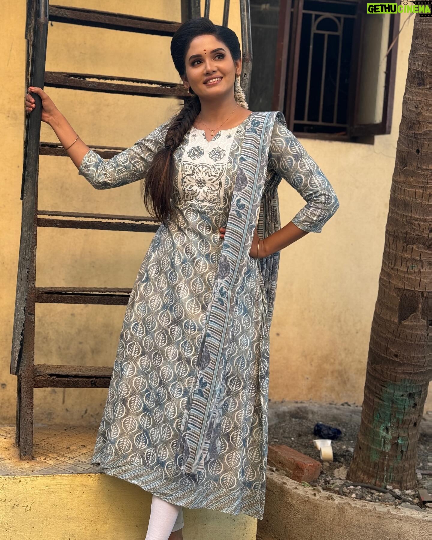 Sai Gayatri Instagram - #beingAnu🧿✨Anu’s salwar collections swipe right ⏩️ . salwar materials @srisai_collestions9 Perfectly stitched @tanu_designer_studio