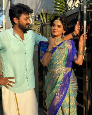 Sai Gayatri Instagram - சூரியன் எதிரினிலே 🌞சந்திரன் அருகினிலே🌙🧿
.
#Anuakash #engagement #nnk