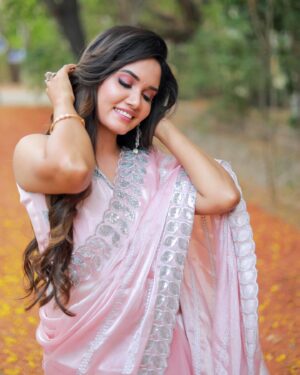Sai Gayatri Instagram - 🌸🧿
.
Saree @srisai_collestions9 
Blouse @tanu_designer_studio 
MUA @honeylang_makeup_artist 
Jewellery @fineshinejewels 
PC @evidencemaker 
.
#awardshow #prephotoshoot
