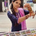Sai Gayatri Instagram - கை நிறைய கண்ணாடி வளையல் சத்தம்…🧿🥰 Love fr glass bangles ❤️ . Outfit @srisai_collestions9 . #beingAnu #setsofNNK 🎬