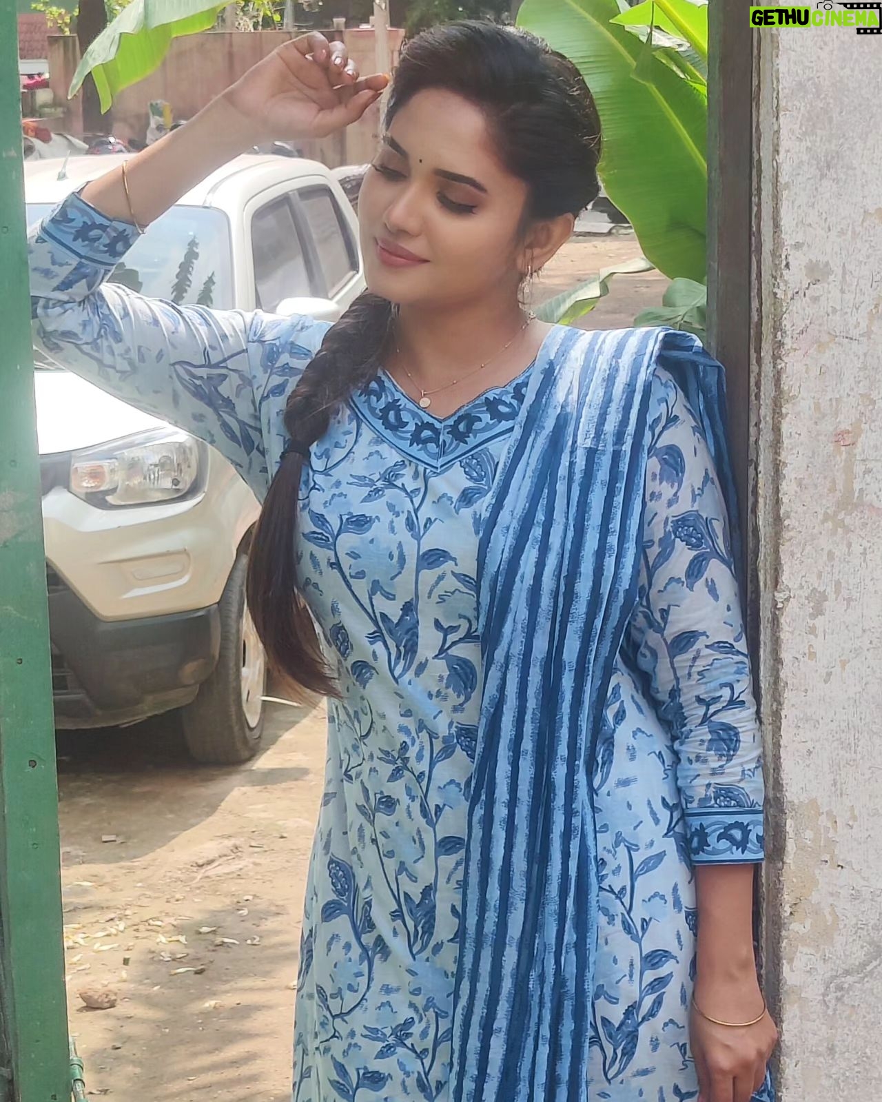 Sai Gayatri Instagram - 💙🧿 . Great quality Ready made kurthi sets @srisai_collestions9 Swipe right to c more collections 👉🏻 . #beingAnu #SetsofNNK 🎬