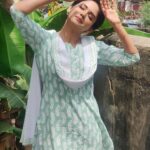 Sai Gayatri Instagram - வெயிலோடு விளையாடி ☀️🧿 . Perfect salwar materials fr dis summer with great quality @srisai_collestions9 🥰🏖️☀️swipe to see Anu salwar collections in Nee Naan Kadhal❤️ . #beinganu #nnk