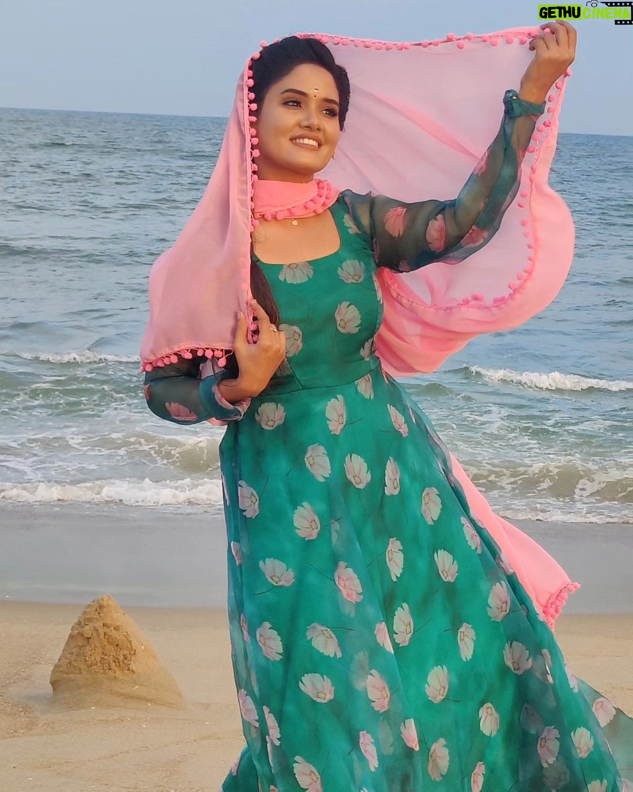 Sai Gayatri Instagram - 💚💗 . Outfit @sdduniqueboutique_97 . #beinganu #NNK