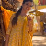 Sai Gayatri Instagram – 💛✨🧿 RESALE alert🚨
Dis lovely mango 🥭 yellow Anarkali with 3.5meters Top and 2.5meters duppatta (without bottom) is Rs.975/- (shipping free across India)
M/S size can fit in 
Only one piece available #pure cotton with rayon mix
Princes cut back open with zip n knots.
To order dis WATSAPP US ON 9361918406(pls a#watsapp onl) code -Mango MAC107

Perfectly stitched @tanu_designer_studio 
Styled n designed @saai_gayatri 😉
.
#yellow #me  #beinganu #nnk