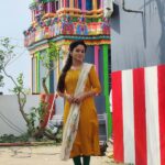 Sai Gayatri Instagram - வெயிலோடு விளையாடி ☀️🧿 . Perfect salwar materials fr dis summer with great quality @srisai_collestions9 🥰🏖️☀️swipe to see Anu salwar collections in Nee Naan Kadhal❤️ . #beinganu #nnk