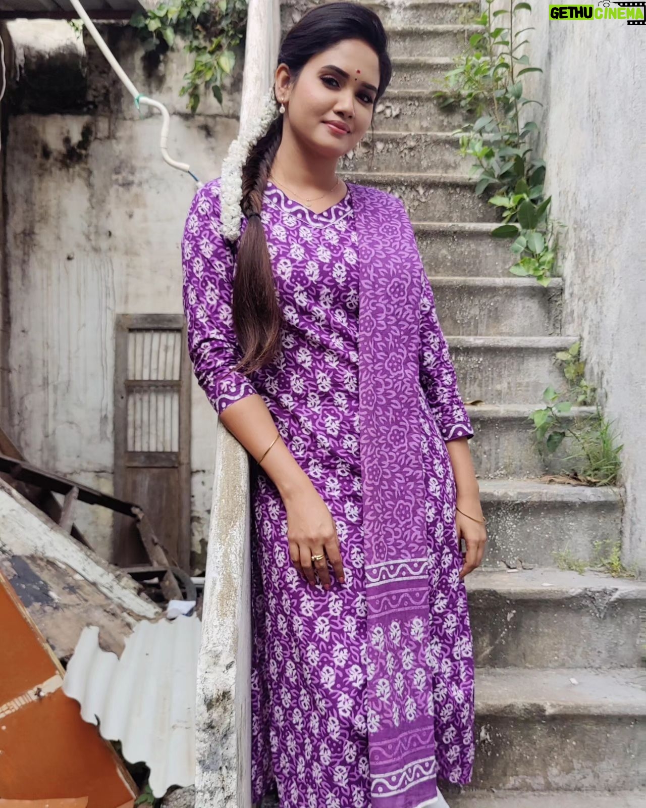 Sai Gayatri Instagram - 💙🧿 . Great quality Ready made kurthi sets @srisai_collestions9 Swipe right to c more collections 👉🏻 . #beingAnu #SetsofNNK 🎬