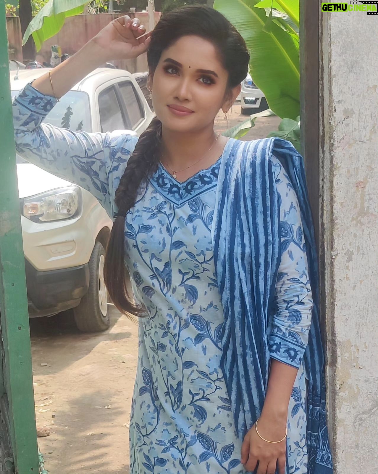 Sai Gayatri Instagram - 💙🧿 . Great quality Ready made kurthi sets @srisai_collestions9 Swipe right to c more collections 👉🏻 . #beingAnu #SetsofNNK 🎬