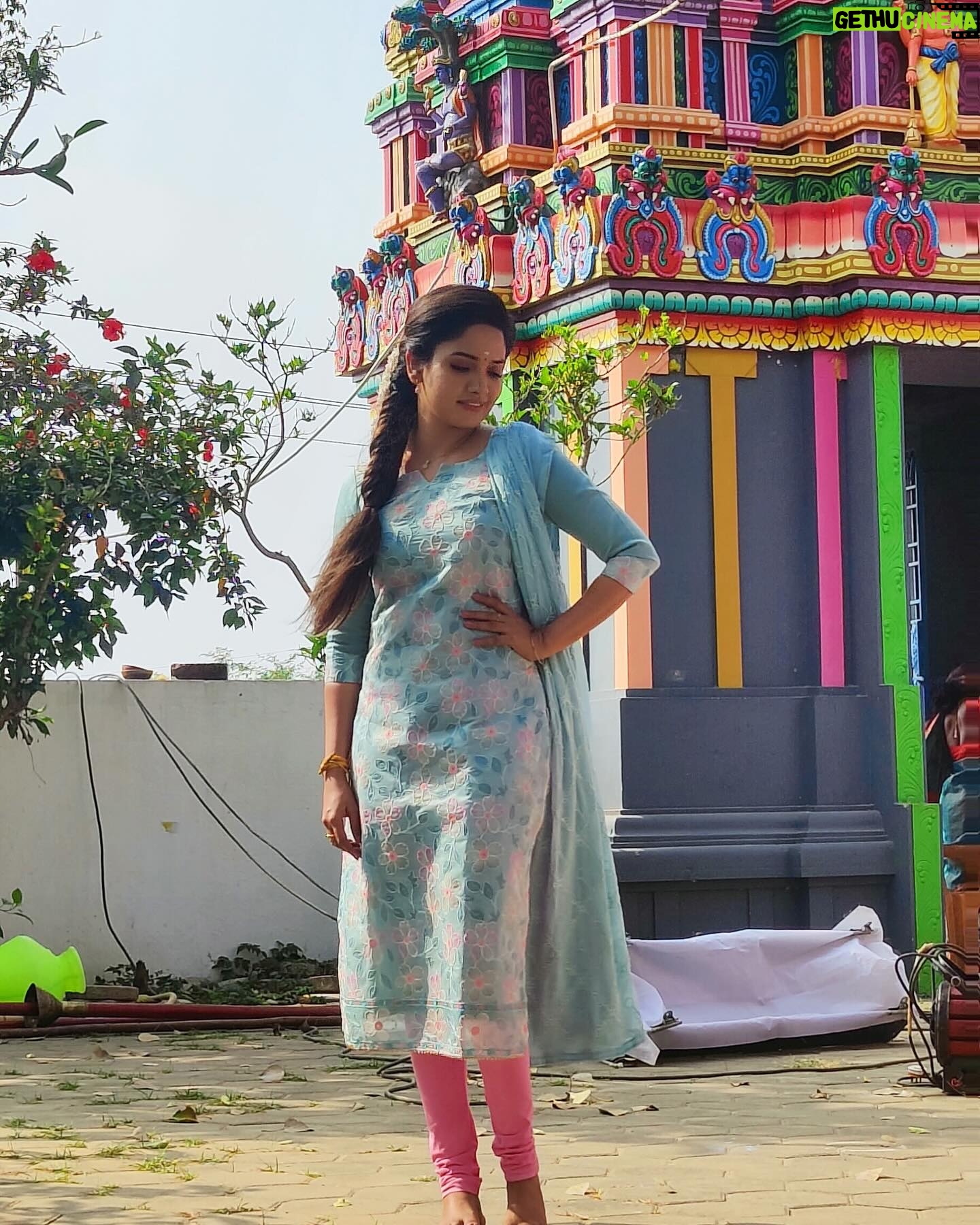 Sai Gayatri - 7.7K Likes - வெயிலோடு விளையாடி ☀️🧿
.
Perfect salwar materials fr dis summer with great quality @srisai_collestions9 🥰🏖️☀️swipe to see Anu salwar collections in Nee Naan Kadhal❤️
.
#beinganu #nnk