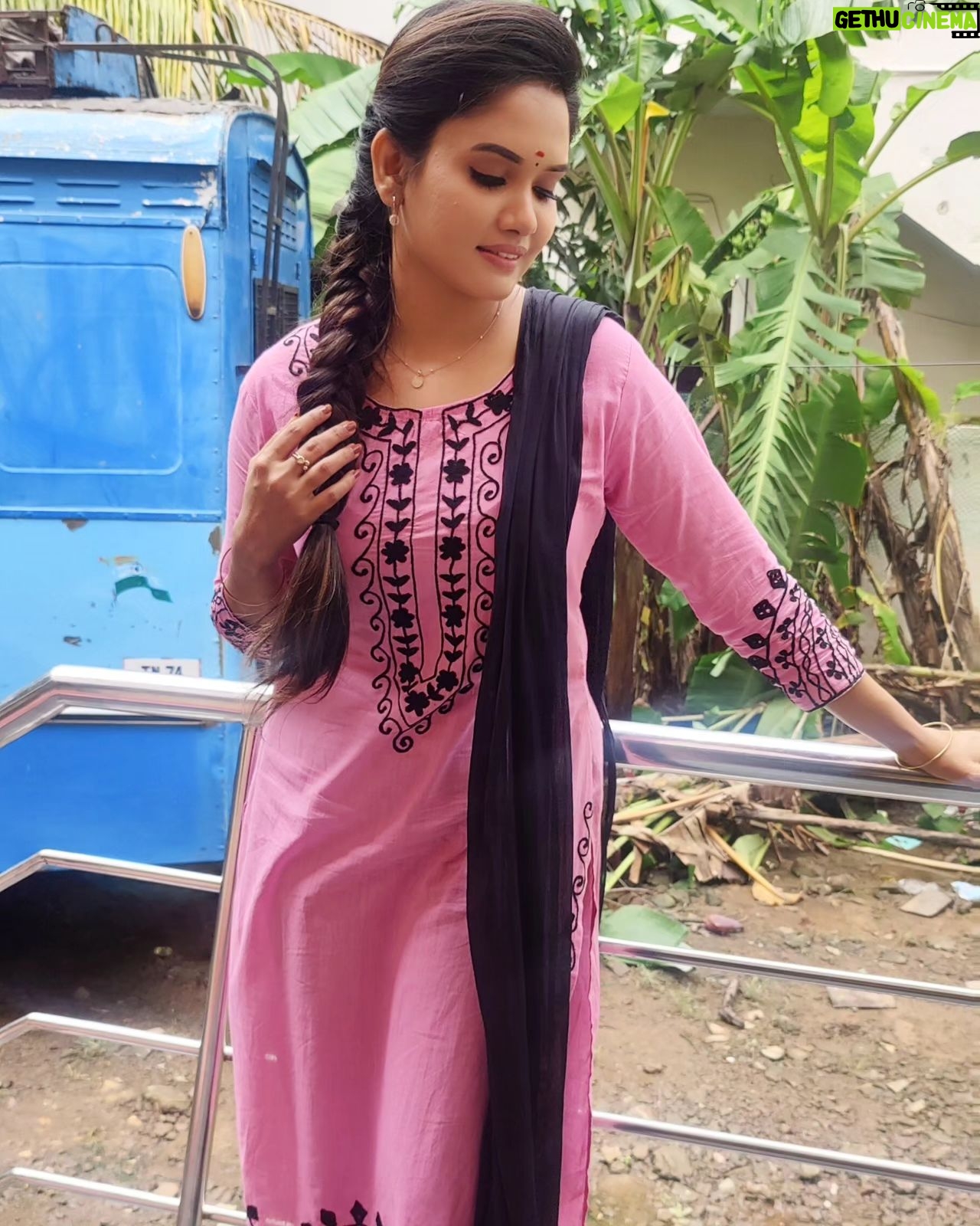Sai Gayatri Instagram - 💙🧿 . Great quality Ready made kurthi sets @srisai_collestions9 Swipe right to c more collections 👉🏻 . #beingAnu #SetsofNNK 🎬