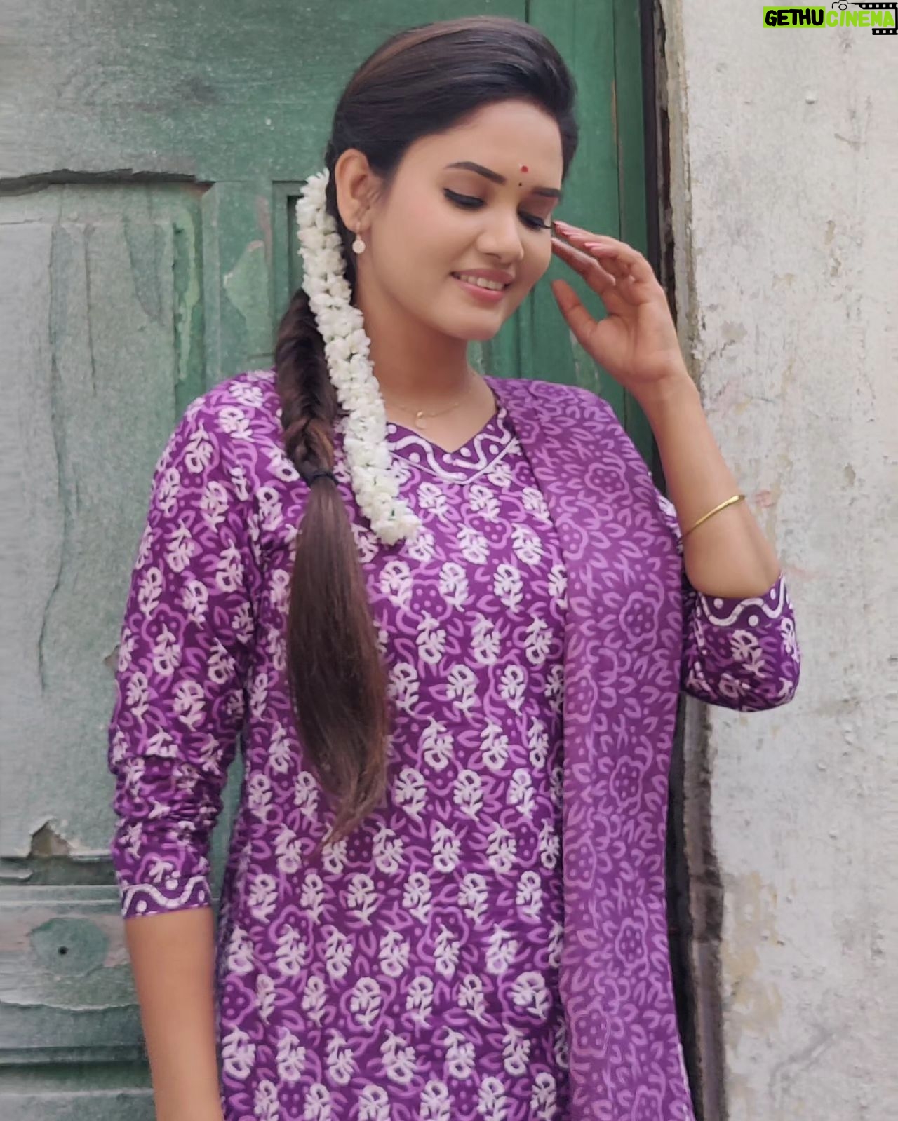 Sai Gayatri Instagram - 💙🧿 . Great quality Ready made kurthi sets @srisai_collestions9 Swipe right to c more collections 👉🏻 . #beingAnu #SetsofNNK 🎬