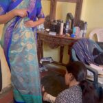 Sai Gayatri Instagram - Adikira veyila Indha lady get up Vera 😅🥵 GRWM Anu’s Engagement look in Nee Naan Kaadhal🧿😍 . @honeylang_makeup_artist @tanu_designer_studio @new_ideas_fashions . #grwm #engagement #makeover #beinganu