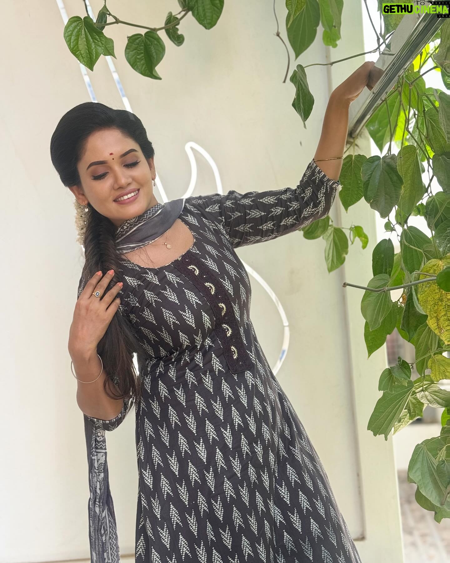 Sai Gayatri Instagram - #beingAnu🧿✨Anu’s salwar collections swipe right ⏩️ . salwar materials @srisai_collestions9 Perfectly stitched @tanu_designer_studio