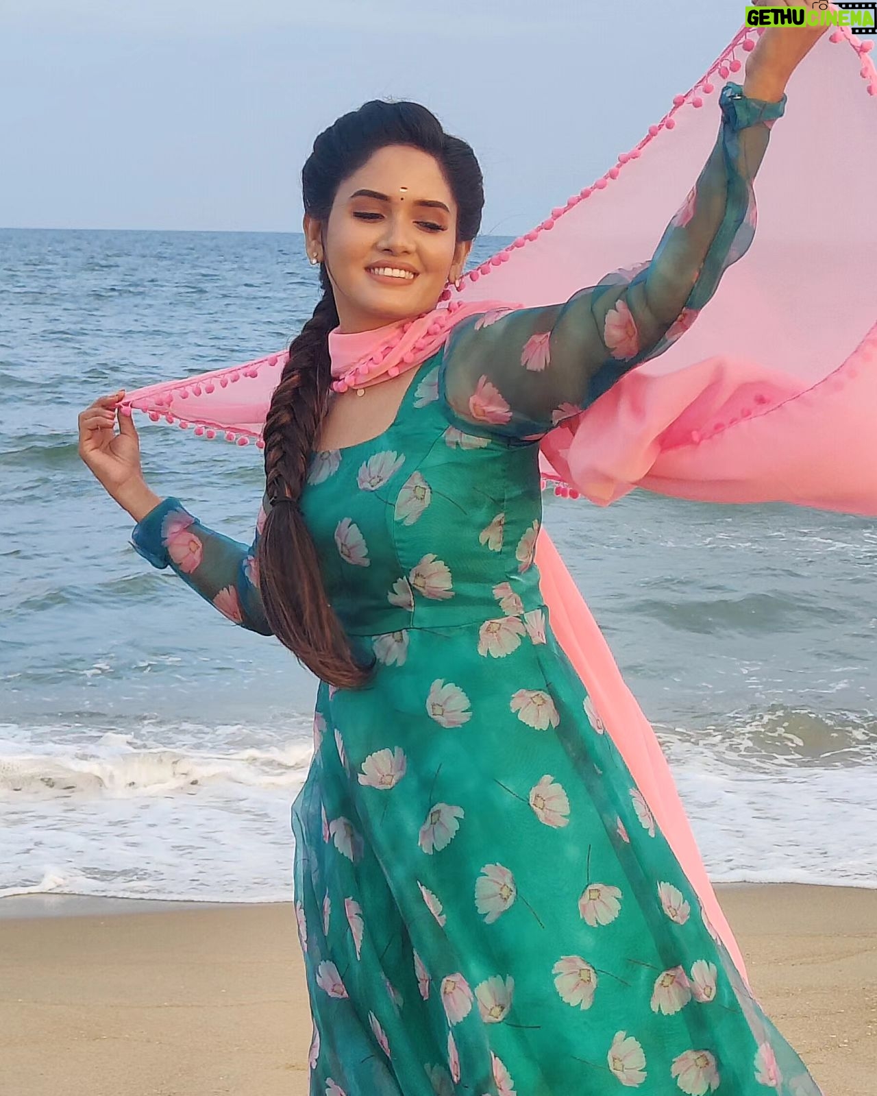 Sai Gayatri Instagram - 💚💗 . Outfit @sdduniqueboutique_97 . #beinganu #NNK