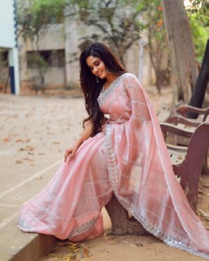Sai Gayatri Instagram - 🌸🧿
.
#mondaymorning