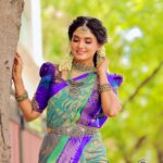 Sai Gayatri Instagram - 🧿💚 . MUA ,HD & SAREE DAPE @honeylang_makeup_artist BLOUSE @tanu_designer_studio JEWELLERY @new_ideas_fashions PC @evidencemaker . #beinganu #NNK