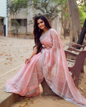Sai Gayatri Instagram - 🌸🧿
.
#mondaymorning