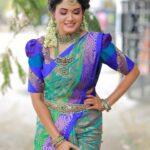 Sai Gayatri Instagram - 🧿💚 . MUA ,HD & SAREE DAPE @honeylang_makeup_artist BLOUSE @tanu_designer_studio JEWELLERY @new_ideas_fashions PC @evidencemaker . #beinganu #NNK