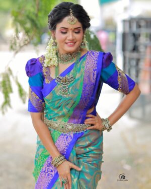 Sai Gayatri Instagram - 🧿💚
.
MUA ,HD & SAREE DAPE @honeylang_makeup_artist 
BLOUSE @tanu_designer_studio 
JEWELLERY @new_ideas_fashions 
PC @evidencemaker
.
#beinganu #NNK