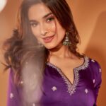 Saiee Manjrekar Instagram - 🕺✨ Stylist @anamikajain__ Outfit @jigarmaliofficial Earings @ananaofficial Photos @kaasastudio Hair @shilpa_bhapkar Makeup @niyati_kothari