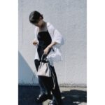 Sairi Ito Instagram – たまにはおしゃれ調の投稿を
してみようかなと思って
こいた(@koharu_sakai )に
おしゃれ写真撮ってもらった👶🏻❣️

ずっと欲し過ぎて
毎日HP飛んで画像一生見てた
TOD’S様のおバッグ。。
お気に入りすぎて
眺めながらお酒飲みたい🥹🫶
