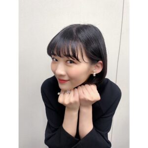 Sairi Ito Instagram - 今年最後の衣装紹介🥰

1.2枚目

トップス
スカート
@divikanet
サンダル
@jimmychoo
イヤリング
リング
@e.m.__official

3.4枚目

シースルートップス
パンツ
@JACK_JOAT
@gibouleeg
ベスト
@lephil_official 
イヤーカフ
リング　
@JACK_JOAT
@justindavis_jewels
ブーツ
@JACK_JOAT
@SOLSANASHOES

今年もたくさんの可愛いお衣装、
そしてメイクスタイリング
ありがとうございました😚❤️‍🔥🎍