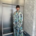 Sairi Ito Instagram - おきゃわスタイル紹介コーナー💁🏻‍♀️🥂 ❶「月の満ち欠け舞台挨拶」 ドレス @yohei_ohno パンプス @jimmychoo イヤリング @hemca_official リング @e.m.__official ❷「すずめの戸締まり舞台挨拶」 ジャケット ドレス @limifeu_official トップス @rito_structure パンプス @jimmychoo イヤリング @e.m.__official リング ブレスレット @theofficialpandora ❸「アレグリア記者会見」 ブラウス スカート @lecielbleu_official ブーツ @dianashoespress イヤリング @baugoheian リング @agu_accessories @higashiyamapr make @aicomake stylist @akane_ysd ありがとうございました🥰💓