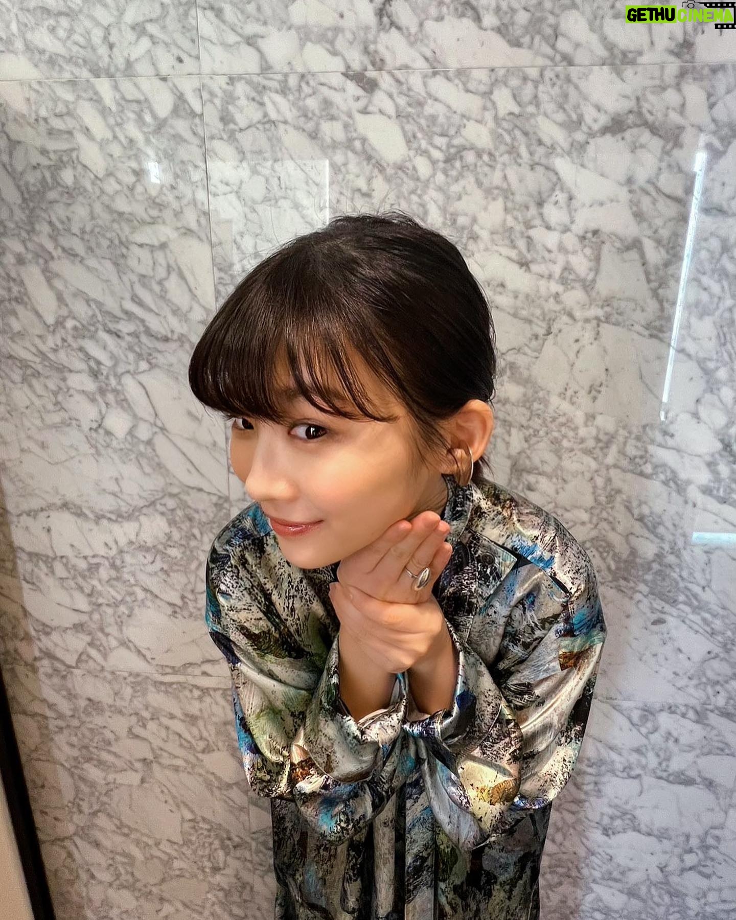 Sairi Ito - 67K Likes - おきゃわスタイル紹介コーナー💁🏻♀️🥂
❶「月の満ち欠け舞台挨拶」
ドレス
@yohei_ohno
パンプス
@jimmychoo
イヤリング
@hemca_official
リング
@e.m.__official
❷「すずめの戸締まり舞台挨拶」
ジャケット
ドレス
@limifeu_official
トップス
@rito_structure
パンプス
@jimmychoo
イヤリング
@e.m.__official
リング
ブレスレット
@theofficialpandora
❸「アレグリア記者会見」
ブラウス
スカート
@lecielbleu_official
ブーツ
@dianashoespress
イヤリング
@baugoheian
リング
@agu_accessories
@higashiyamapr
make @aicomake
stylist @akane_ysd
ありがとうございました🥰💓