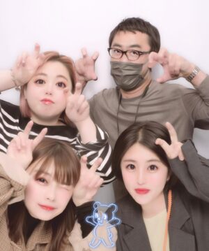 Sairi Ito Instagram - 撮影終わりの現場近くで
何億万年ぶりにプリ撮った
おじさんだけひたすら認証されない
という辛い目に遭ってた