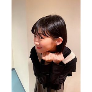 Sairi Ito Instagram - 今年最後の衣装紹介🥰

1.2枚目

トップス
スカート
@divikanet
サンダル
@jimmychoo
イヤリング
リング
@e.m.__official

3.4枚目

シースルートップス
パンツ
@JACK_JOAT
@gibouleeg
ベスト
@lephil_official 
イヤーカフ
リング　
@JACK_JOAT
@justindavis_jewels
ブーツ
@JACK_JOAT
@SOLSANASHOES

今年もたくさんの可愛いお衣装、
そしてメイクスタイリング
ありがとうございました😚❤️‍🔥🎍