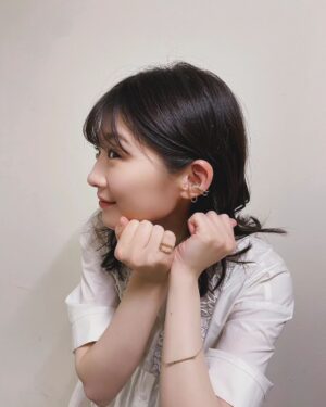 Sairi Ito Instagram - 【一枚目】
ニット
ドレス
@ys_theofficial
イヤーカフ
@JACK_JOAT
@justindavis_jewels
リング
@garni_official

【二枚目】
ジャケット
パンツ
@teloplan_official
ブーツ
@katimshoes
イヤーカフ
@masana_jewelry

【三枚目】
ドレス
@ermannofirenze
パンプス
@louboutinworld
イヤーカフ
リング
ブレスレット
@hirotakajewelry

【四枚目】
トップス
スカート
@akaneutsunomiya
イヤーカフ
@pluietokyo
イヤリング
@etoilight_jewelry
@higashiyamapr
靴
@henri.en.vargo

ありがとうございました❤️！