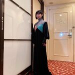 Sairi Ito Instagram - おきゃわスタイル紹介コーナー💁🏻‍♀️🥂 ❶「月の満ち欠け舞台挨拶」 ドレス @yohei_ohno パンプス @jimmychoo イヤリング @hemca_official リング @e.m.__official ❷「すずめの戸締まり舞台挨拶」 ジャケット ドレス @limifeu_official トップス @rito_structure パンプス @jimmychoo イヤリング @e.m.__official リング ブレスレット @theofficialpandora ❸「アレグリア記者会見」 ブラウス スカート @lecielbleu_official ブーツ @dianashoespress イヤリング @baugoheian リング @agu_accessories @higashiyamapr make @aicomake stylist @akane_ysd ありがとうございました🥰💓