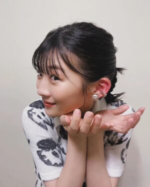 Sairi Ito Instagram - 【一枚目】
ニット
ドレス
@ys_theofficial
イヤーカフ
@JACK_JOAT
@justindavis_jewels
リング
@garni_official

【二枚目】
ジャケット
パンツ
@teloplan_official
ブーツ
@katimshoes
イヤーカフ
@masana_jewelry

【三枚目】
ドレス
@ermannofirenze
パンプス
@louboutinworld
イヤーカフ
リング
ブレスレット
@hirotakajewelry

【四枚目】
トップス
スカート
@akaneutsunomiya
イヤーカフ
@pluietokyo
イヤリング
@etoilight_jewelry
@higashiyamapr
靴
@henri.en.vargo

ありがとうございました❤️！