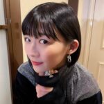 Sairi Ito Instagram - おきゃわスタイル紹介コーナー💁🏻‍♀️🥂 ❶「月の満ち欠け舞台挨拶」 ドレス @yohei_ohno パンプス @jimmychoo イヤリング @hemca_official リング @e.m.__official ❷「すずめの戸締まり舞台挨拶」 ジャケット ドレス @limifeu_official トップス @rito_structure パンプス @jimmychoo イヤリング @e.m.__official リング ブレスレット @theofficialpandora ❸「アレグリア記者会見」 ブラウス スカート @lecielbleu_official ブーツ @dianashoespress イヤリング @baugoheian リング @agu_accessories @higashiyamapr make @aicomake stylist @akane_ysd ありがとうございました🥰💓