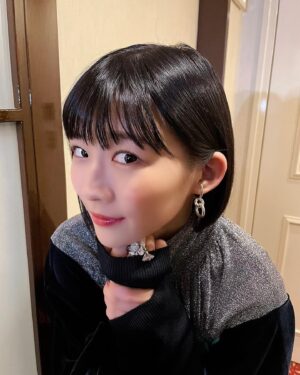 Sairi Ito Instagram - おきゃわスタイル紹介コーナー💁🏻‍♀️🥂

❶「月の満ち欠け舞台挨拶」
ドレス
@yohei_ohno
パンプス
@jimmychoo
イヤリング
@hemca_official
リング
@e.m.__official

❷「すずめの戸締まり舞台挨拶」
ジャケット
ドレス
@limifeu_official
トップス
@rito_structure
パンプス
@jimmychoo
イヤリング
@e.m.__official
リング
ブレスレット
@theofficialpandora

❸「アレグリア記者会見」
ブラウス
スカート
@lecielbleu_official
ブーツ
@dianashoespress
イヤリング
@baugoheian
リング
@agu_accessories
@higashiyamapr

make @aicomake 
stylist @akane_ysd 

ありがとうございました🥰💓