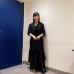 Sairi Ito Instagram - おきゃわスタイル紹介コーナー💁🏻‍♀️🥂 ❶「月の満ち欠け舞台挨拶」 ドレス @yohei_ohno パンプス @jimmychoo イヤリング @hemca_official リング @e.m.__official ❷「すずめの戸締まり舞台挨拶」 ジャケット ドレス @limifeu_official トップス @rito_structure パンプス @jimmychoo イヤリング @e.m.__official リング ブレスレット @theofficialpandora ❸「アレグリア記者会見」 ブラウス スカート @lecielbleu_official ブーツ @dianashoespress イヤリング @baugoheian リング @agu_accessories @higashiyamapr make @aicomake stylist @akane_ysd ありがとうございました🥰💓