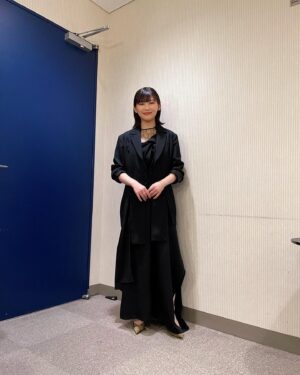 Sairi Ito Instagram - おきゃわスタイル紹介コーナー💁🏻‍♀️🥂

❶「月の満ち欠け舞台挨拶」
ドレス
@yohei_ohno
パンプス
@jimmychoo
イヤリング
@hemca_official
リング
@e.m.__official

❷「すずめの戸締まり舞台挨拶」
ジャケット
ドレス
@limifeu_official
トップス
@rito_structure
パンプス
@jimmychoo
イヤリング
@e.m.__official
リング
ブレスレット
@theofficialpandora

❸「アレグリア記者会見」
ブラウス
スカート
@lecielbleu_official
ブーツ
@dianashoespress
イヤリング
@baugoheian
リング
@agu_accessories
@higashiyamapr

make @aicomake 
stylist @akane_ysd 

ありがとうございました🥰💓