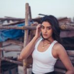 Sakshi Vaidya Instagram - something about sunsets ❤️ . . Audio credits- @sudhiryaduvanshimusic . . Team- Creative director and photographer- @bharat_rawail Styling- @jinalpnagda Accessories- @viariaccessories @nihiraa_india