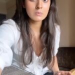 Sakshi Vaidya Instagram - a good way to avoid ‘love storiyan’ no? 🤔🤭 .. . . . . . . #reels #reelsinstagram #kumkumala #kesariya #foryou #explorepage