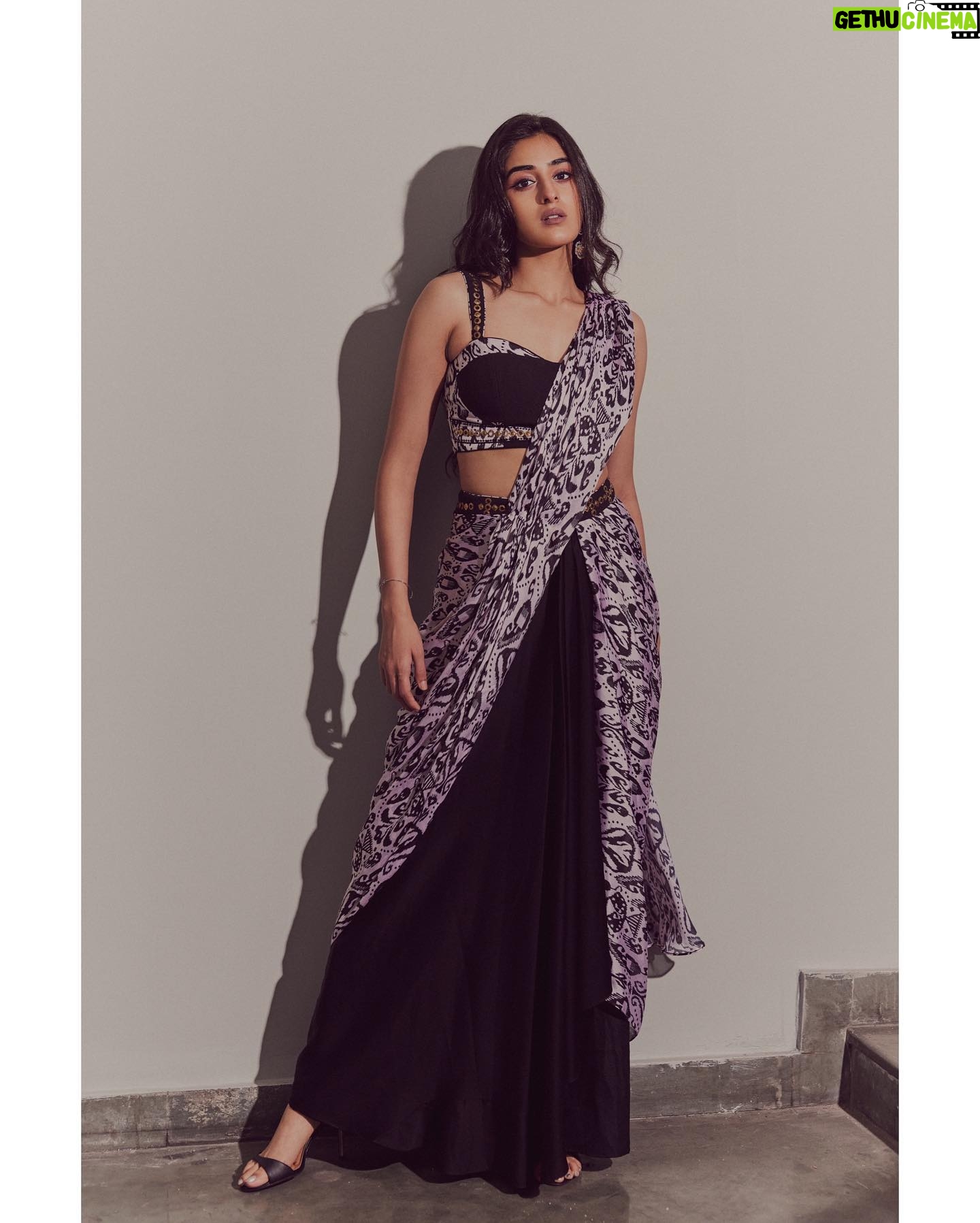 Sakshi Vaidya Instagram - 🖤🤍 . . . . . Styled by - @ashwin_ash1 & @hassankhan_3 Style team - @stylebyannapurna Outfit - @ethmofashion by Maitri Khanna @vblitzcommunications Jewelry- @karnikajewelshyd Shot by - @arifminhaz