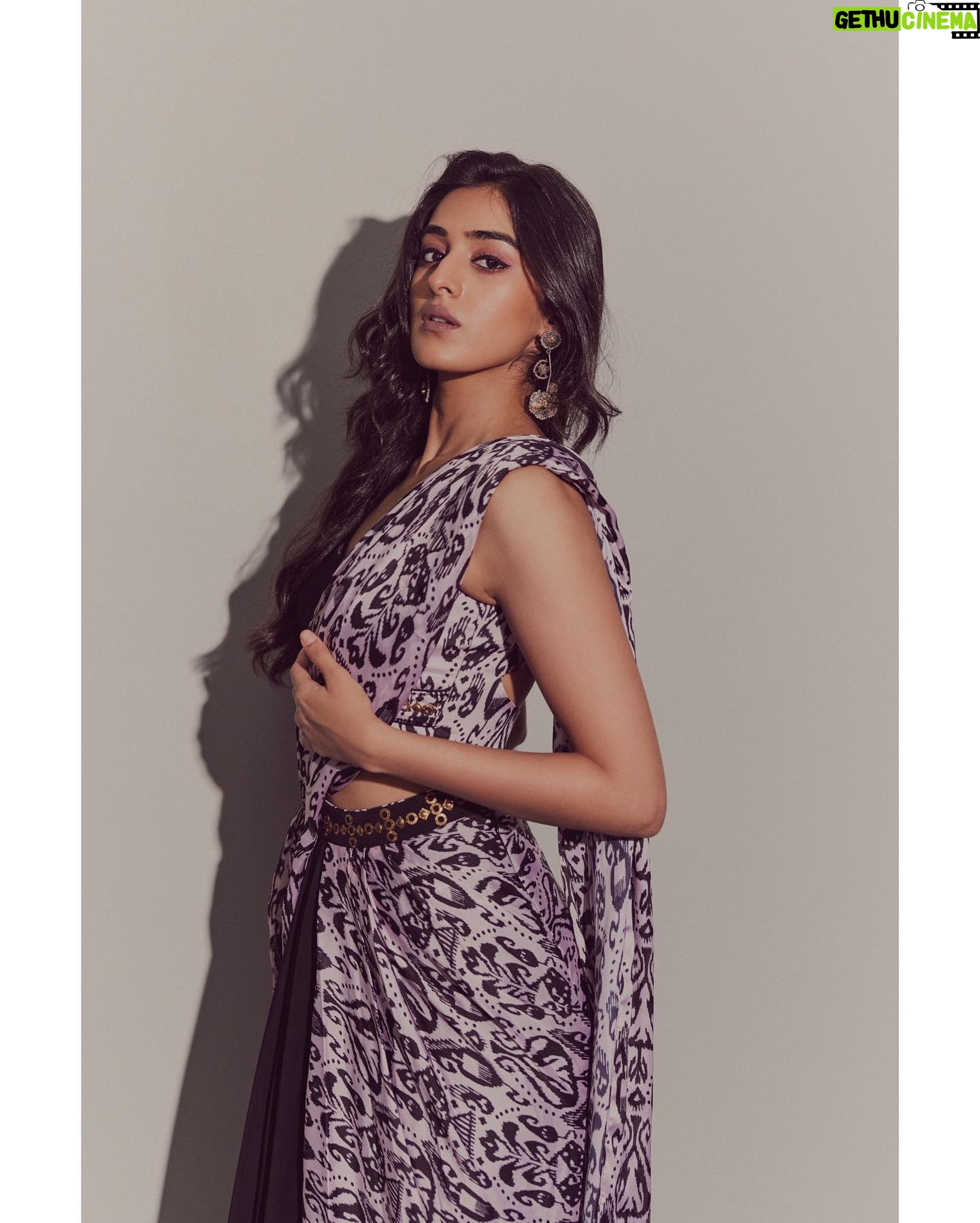 Sakshi Vaidya Instagram - 🖤🤍 . . . . . Styled by - @ashwin_ash1 & @hassankhan_3 Style team - @stylebyannapurna Outfit - @ethmofashion by Maitri Khanna @vblitzcommunications Jewelry- @karnikajewelshyd Shot by - @arifminhaz