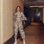 Sakshi Vaidya Instagram - had to document this for the outfit 🐼 Credits- Styled by - @ashwin_ash1 & @hassankhan_3 Style team - @stylebyannapurna Outfit - @mellowdrama_official @elevate_promotions Jewelry- @kushalsfashionjewellery Shot by - @arifminhaz