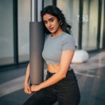 Sakshi Vaidya Instagram - Breezy 🍃 . . . . Credits- Photographer & Creative Director @bharat_rawail Styling @jinalpnagda Accessories @viariaccessories @nihiraa_india